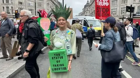 Thousands Protesters Converge in Downtown London to Denounce Trump's Official UK Trip